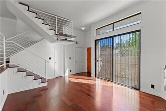 Building Photo - Gorgeous NOHO Townhome for Rent