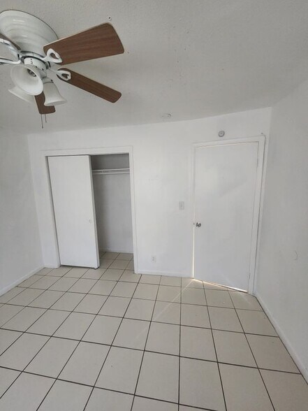Building Photo - 5425 NW 15th Ct