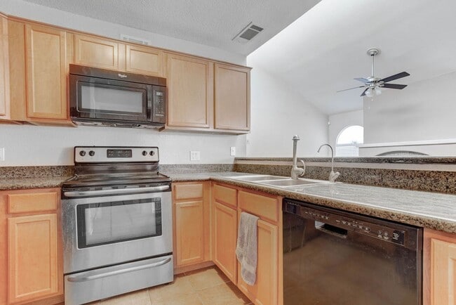 Building Photo - 9325 W Desert Inn Rd