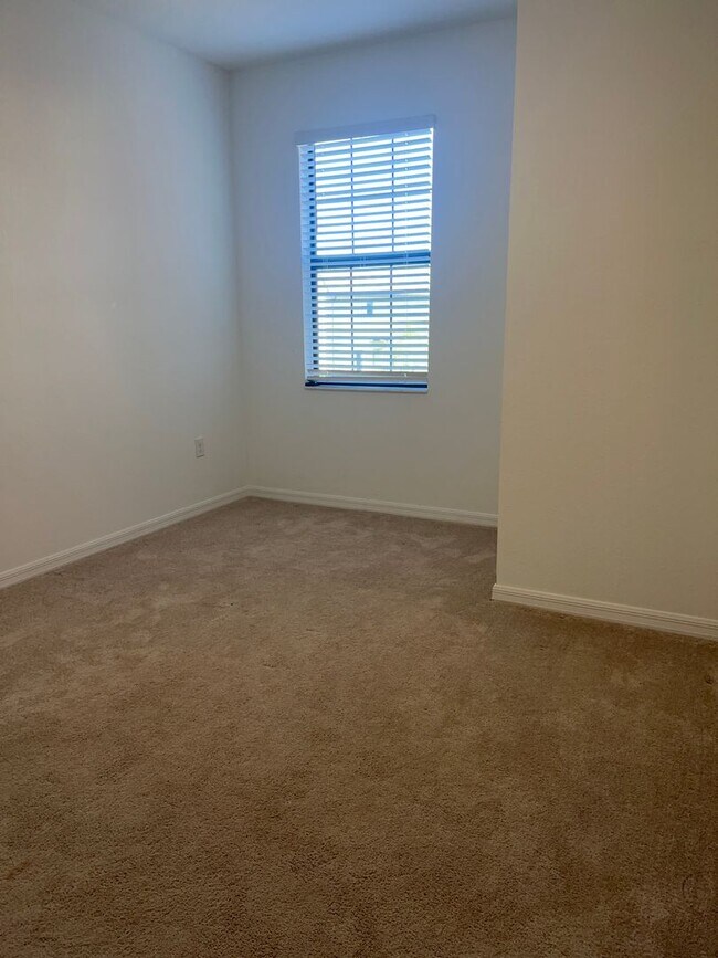 Building Photo - 3BR/2.5BA/1CG Townhome in Gran Paradiso