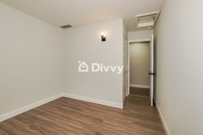 Building Photo - 17500 Fairville Ave, Cleveland, OH 44135