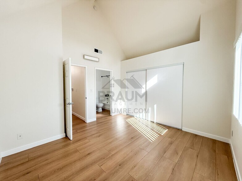 Building Photo - 14249 Friar St