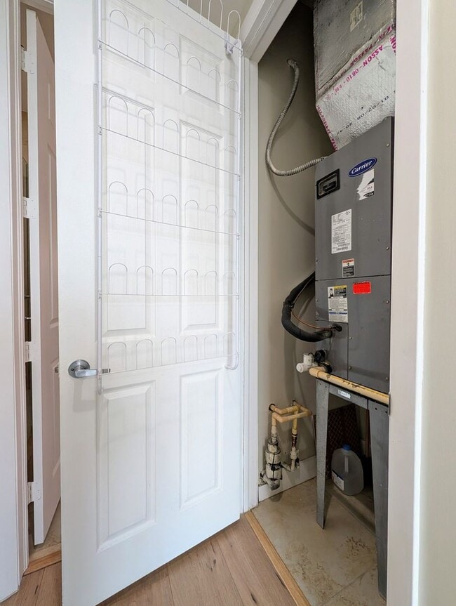 Building Photo - Modern 1BR/1BA Condo with 2 Parking Spaces – Prime Coral Gables Location