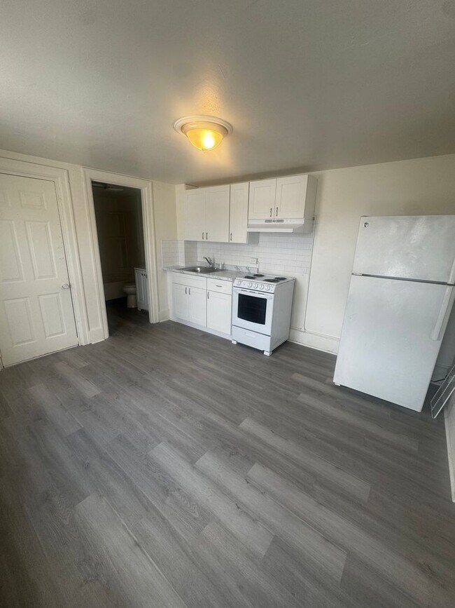 Building Photo - 222 N 12th St