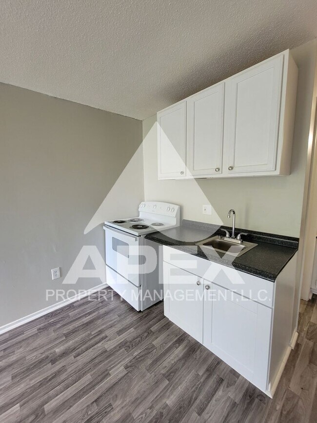 Building Photo - Newly Renovated - Alcoa Studio Apartments – Convenient Location!