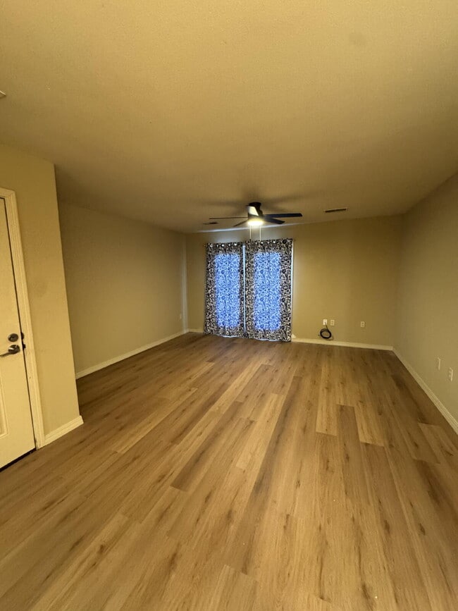 Building Photo - Welcome to your new condo in beautiful Branson, MO!