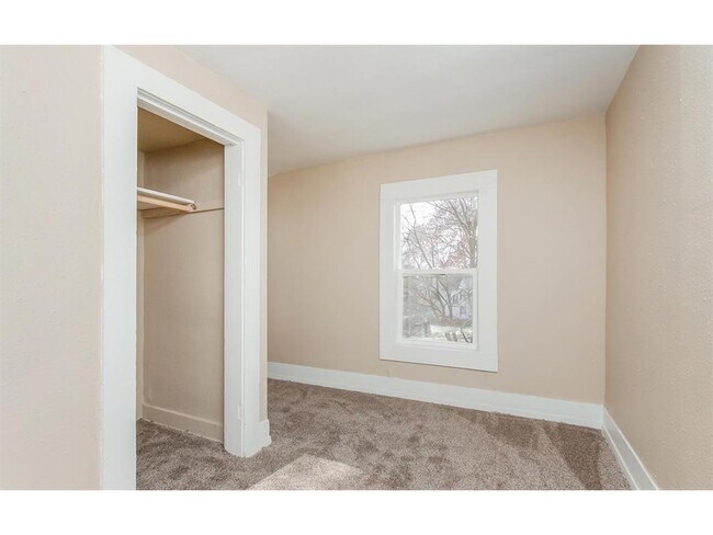 Building Photo - 1118 2nd Ave SW