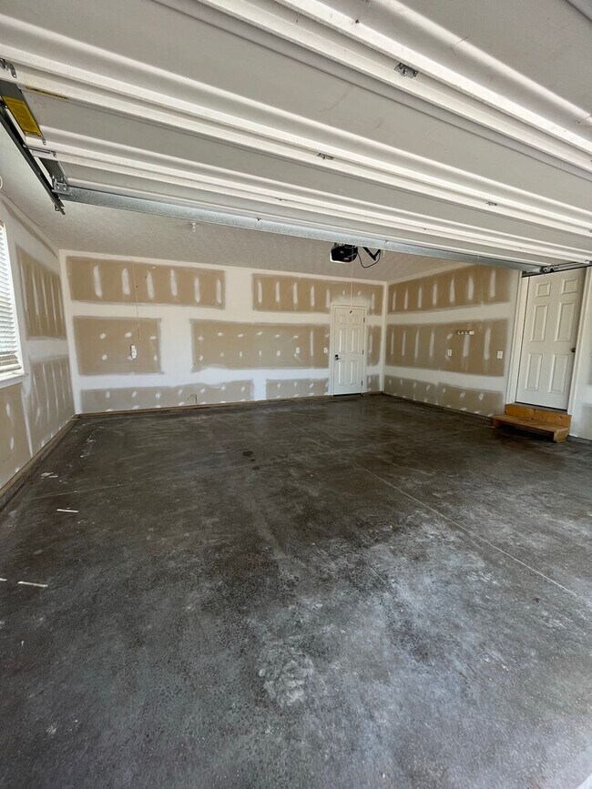 Building Photo - Charming Rural Retreat in Richwood- Fiber Internet Included!