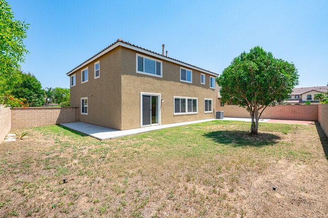 Building Photo - Ideal for Large Families – 6BR/4BA Eastval...