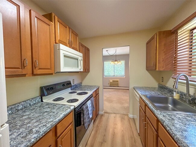 Building Photo - 5 Loudon Dr