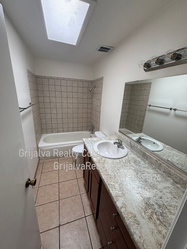 Building Photo - Large Eastside 4 Bedroom, 2 Bath House for Rent (Tanque Verde/Pantano)