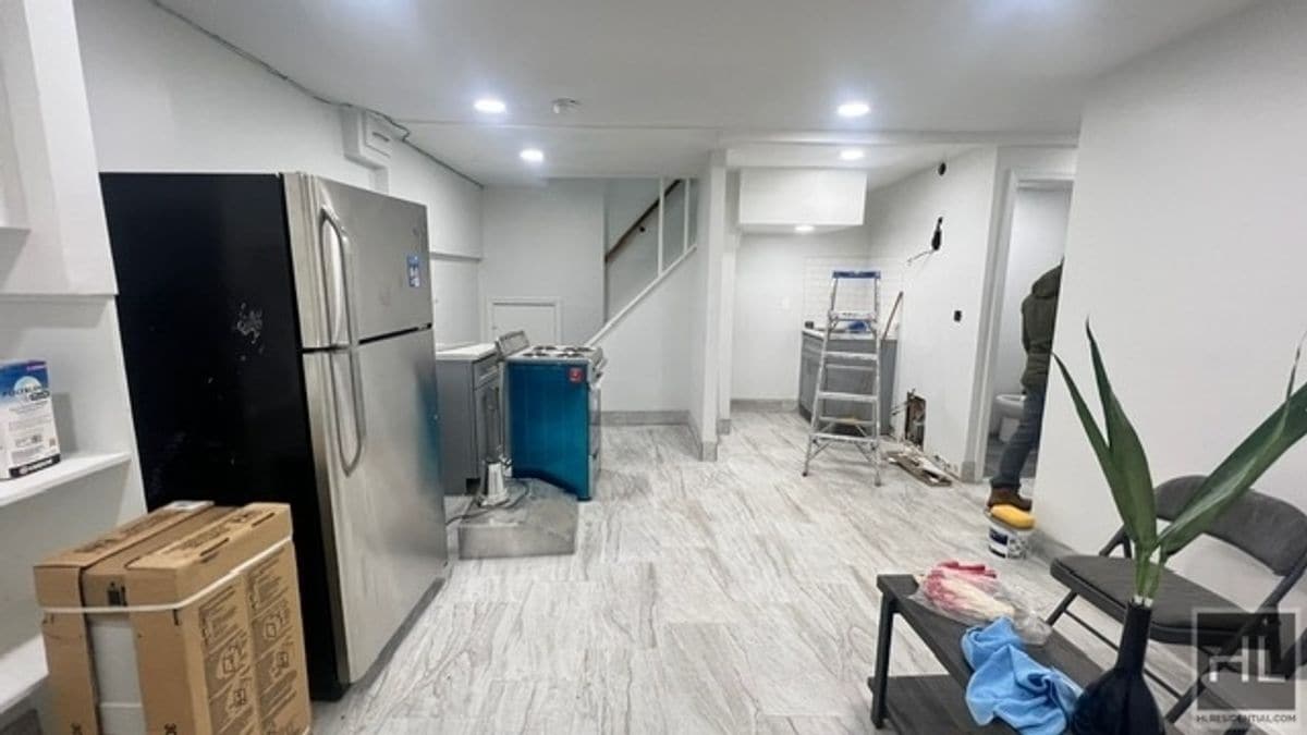 Building Photo - LINCOLN AVENUE