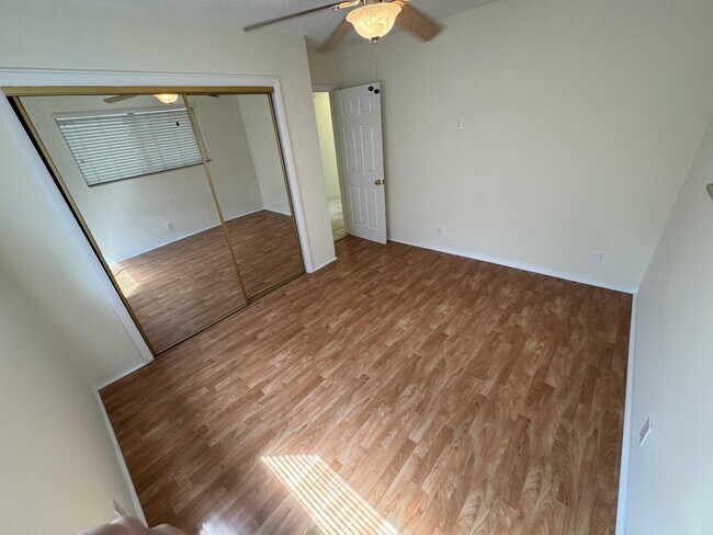 Building Photo - 1101 NE 18th Ct