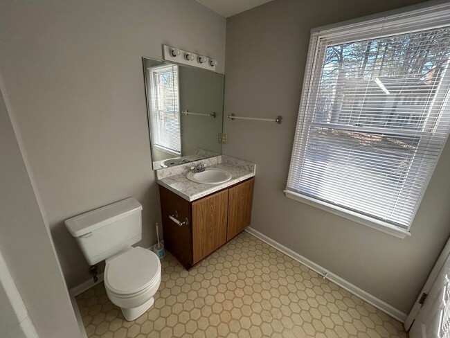 Building Photo - *Move In Special* 2 Bed | 2.5 Bath Townhom...