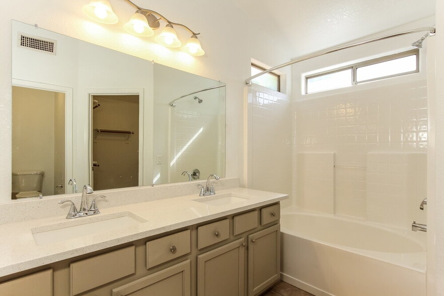 Building Photo - 13331 W Boca Raton Rd