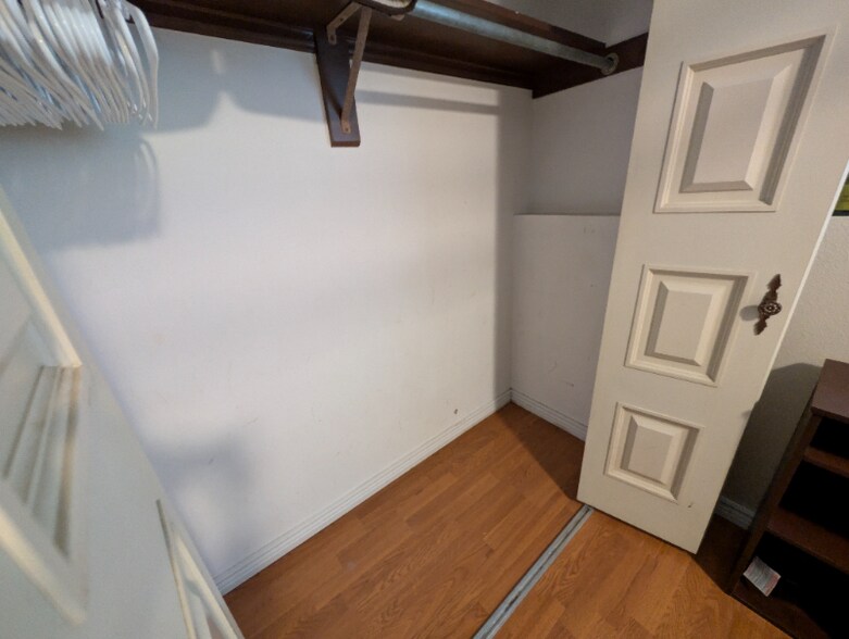 Building Photo - 5315 Villa Cir