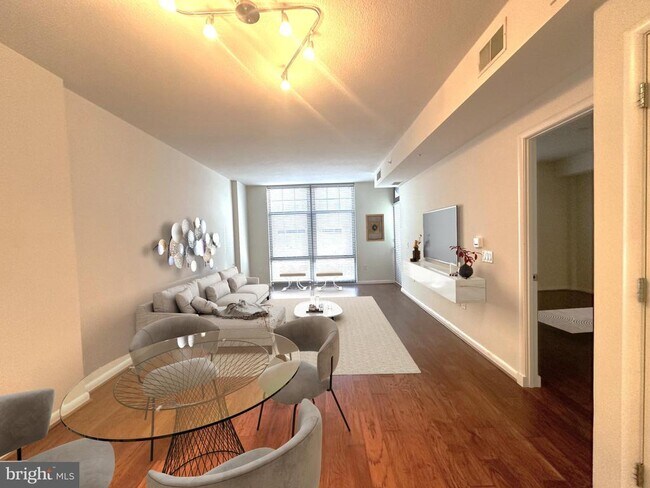 Primary Photo - 1021 N Garfield St