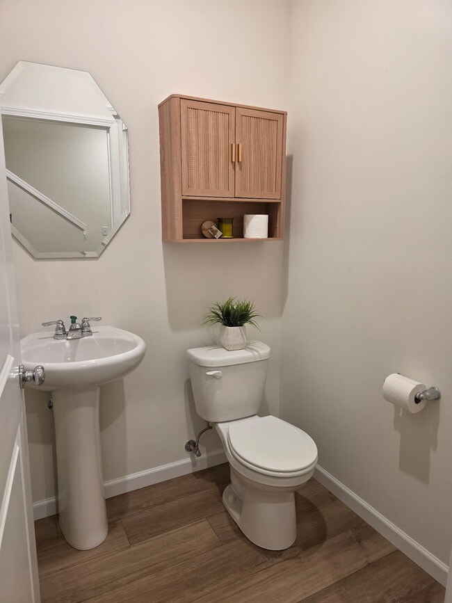 Building Photo - 5933 Hawkweed Dr