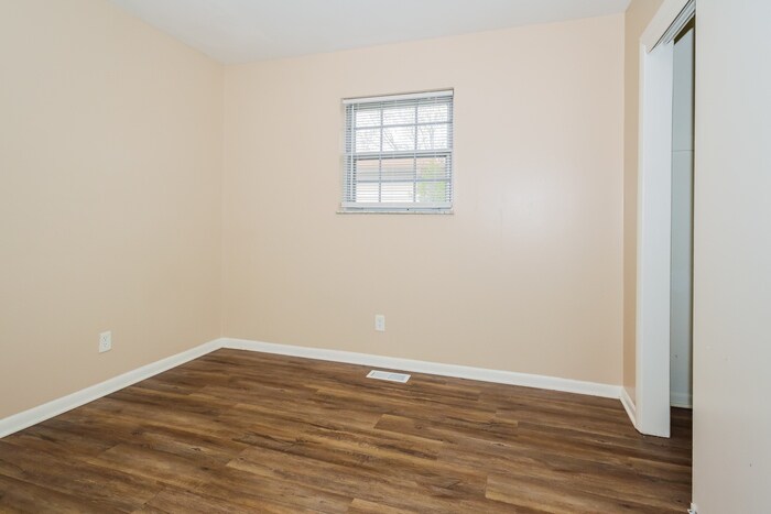 Building Photo - 10311 Baribeau Ln