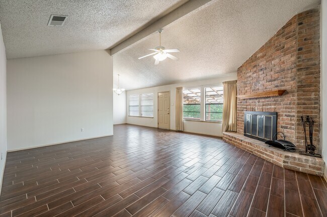 Building Photo - Charming Cottage in North Park Estate - Prime Location!