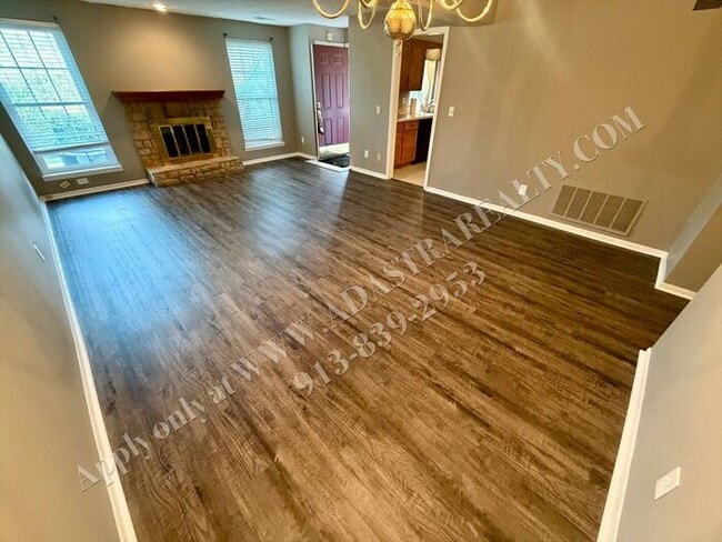 Building Photo - Spacious 2 Bed 2 Bath Ground Floor Unit-Available NOW!!