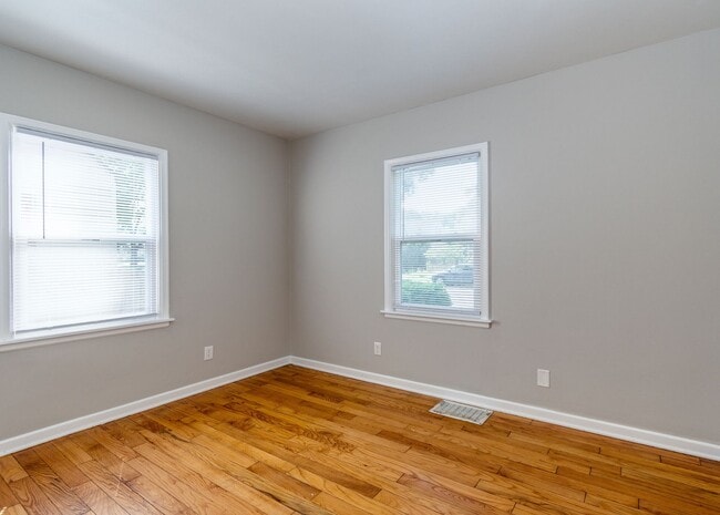 Building Photo - Rare home available for rent in Eken park!