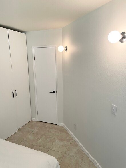 Building Photo - 5300 E Waverly Dr