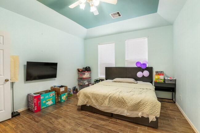 Building Photo - 17611 Haywood Oaks Dr