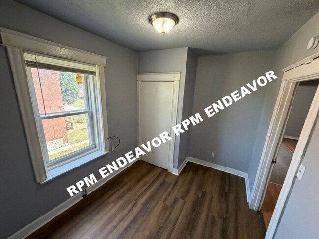 Building Photo - 1407-1407 Rowan Ave