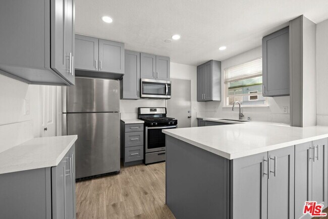 Building Photo - 3613 Kalsman Dr