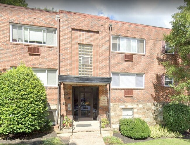 Building Photo - 615 Paxon Ave