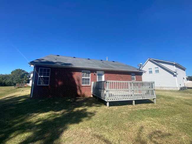 Building Photo - Charming, Renovated Open Floor Plan Home | 3 BR, 2 BA, 1 Car Garage