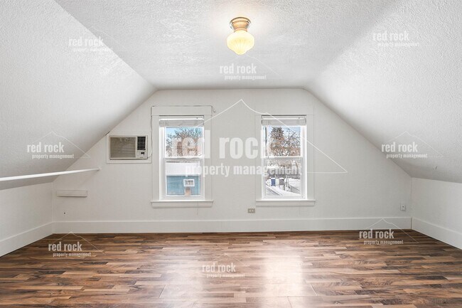 Building Photo - 1517 E Bridgeport Ave