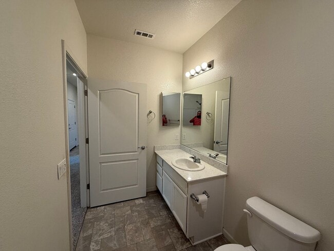 Building Photo - Single story home in with large backyard!