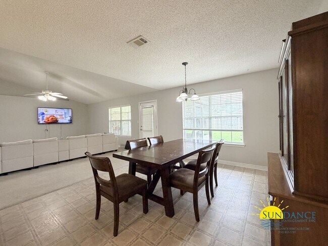 Building Photo - Charming 4-Bedroom Home in Hampton Ridge Estates of Navarre!