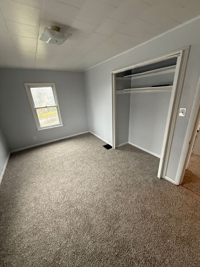 Building Photo - 479 B St