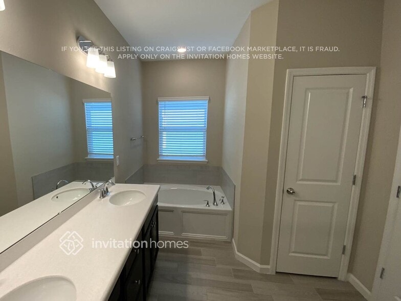 Building Photo - 11352 Oyster Creek Rd