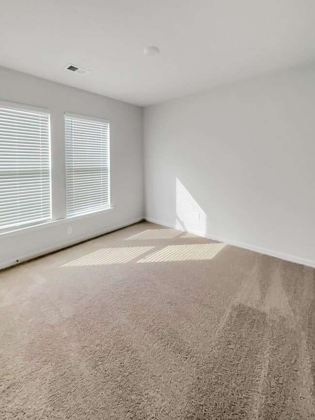 Building Photo - 275 Kipling Dr