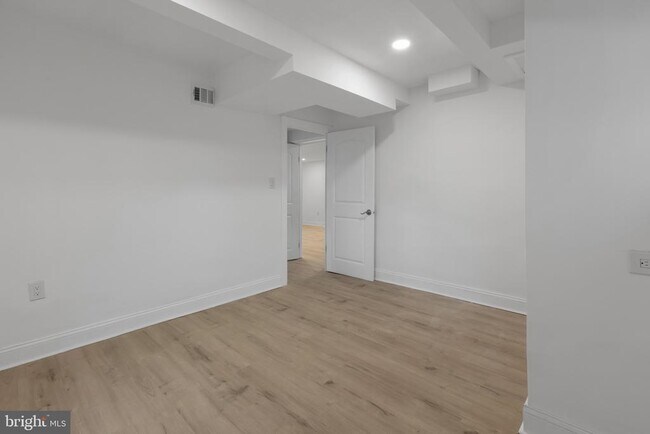Building Photo - 3284 Annandale Rd