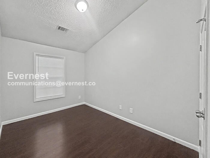 Building Photo - 8612 Thomas Rd