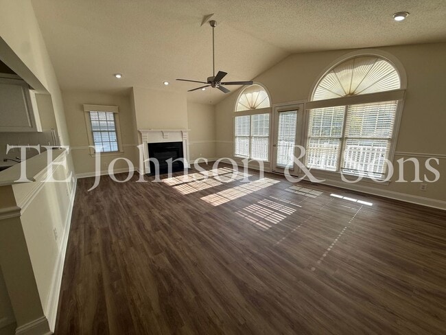 Building Photo - Spacious 3BR Home with Vaulted Ceilings, Gas Logs & Two Car Garage in Winston-Salem