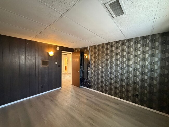 Building Photo - 2,800Sq Foot, 5 Bedroom Single Story Home Available Near Eubank Blvd NE & Copper Ave NE!