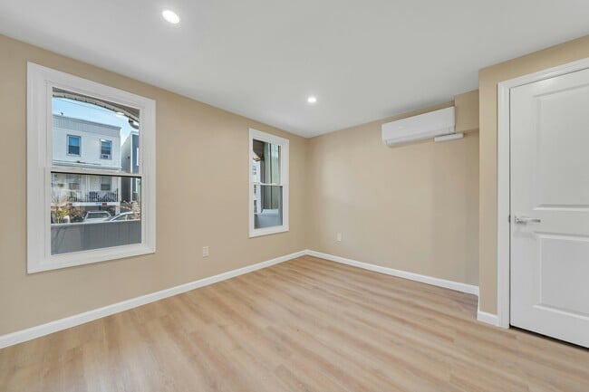 Building Photo - 171 Van Horne St