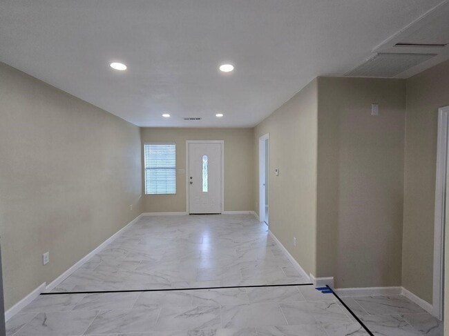 Building Photo - 8703 Berndale St