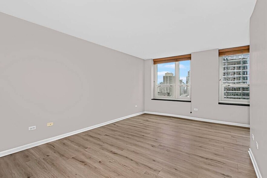 Building Photo - 345 N La Salle Dr