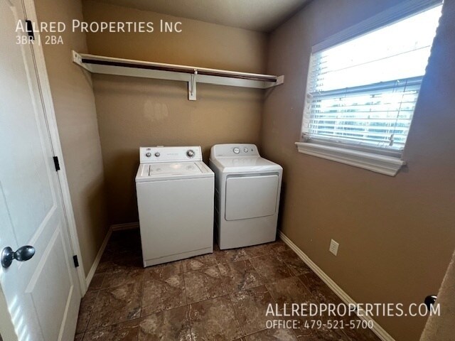 Building Photo - 4111 W Mahogany Dr