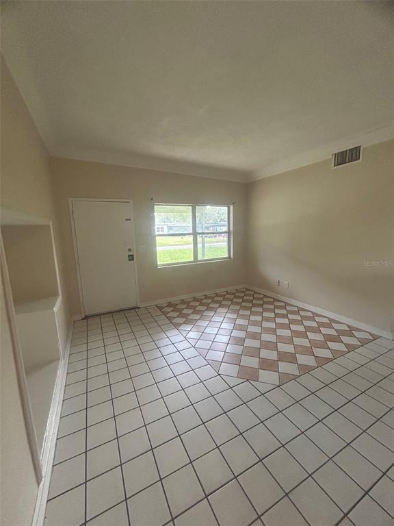 Building Photo - 127 Country Club Dr