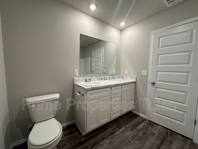 Building Photo - 27811 E 114th Pl S