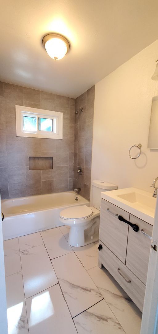 Building Photo - 2 bedroom 1 bath home in Lockwood!