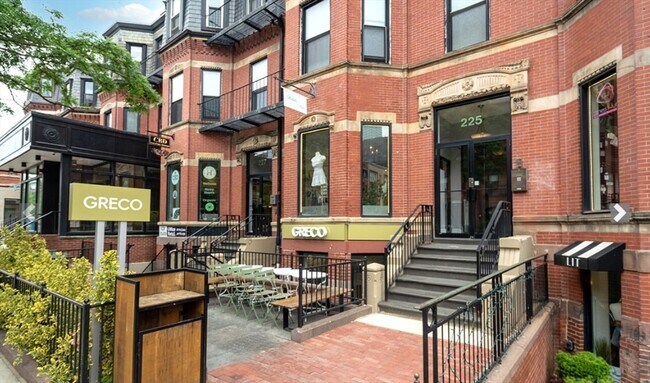 Building Photo - 225 Newbury St